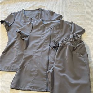 Jannuu scrubs - 2 tops & pants.